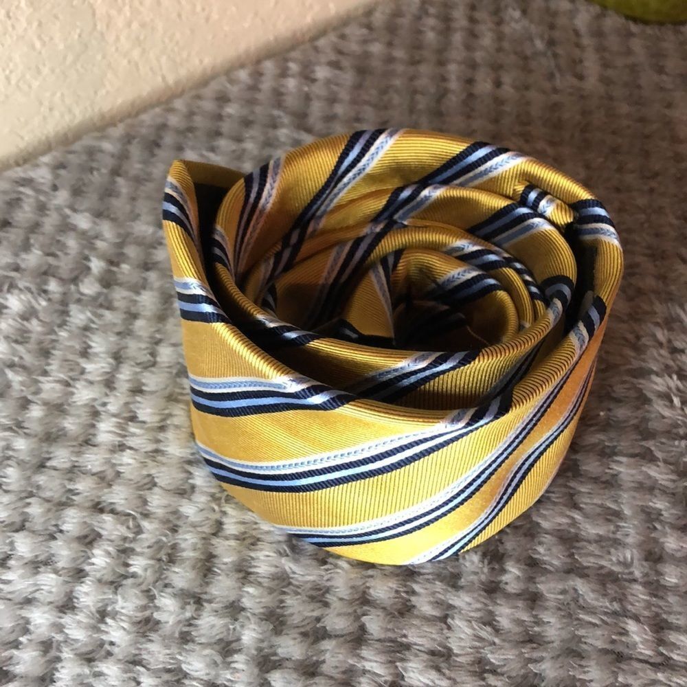 Preowned 💫JOS A BANKS💫100%silk tie - Picture 7 of 8